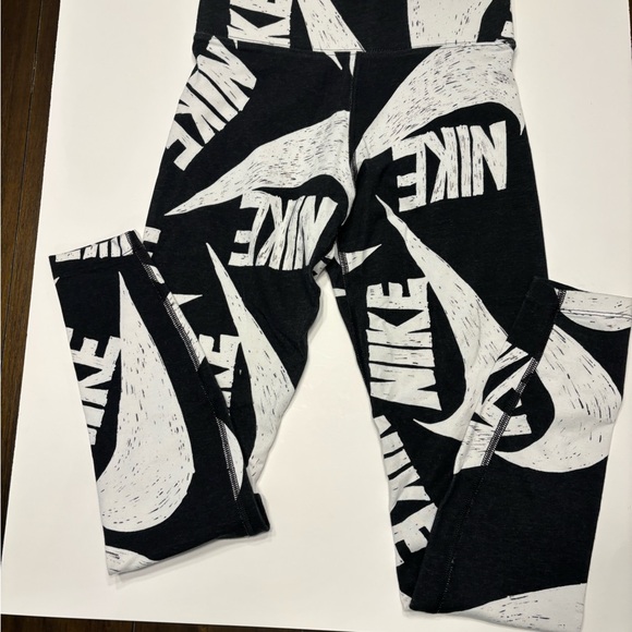 Nike Pants - NIKE LEGGINGS YOGA PANTS SIZE XS
COLOR NIKE LOGO BLACK & WHITE